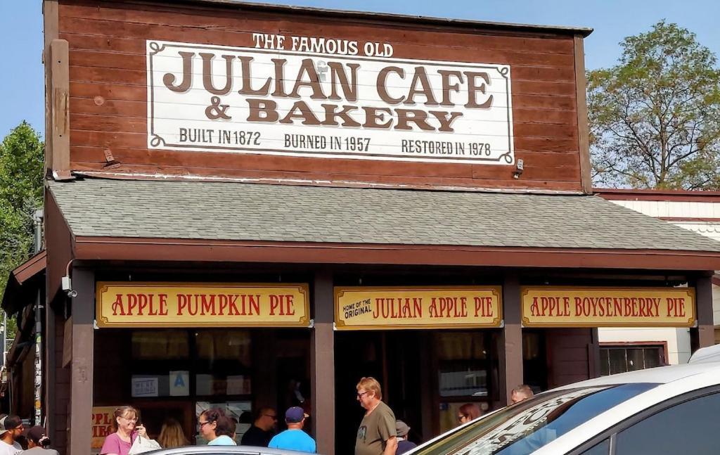 Julian House Of Games Βίλα Εξωτερικό φωτογραφία
