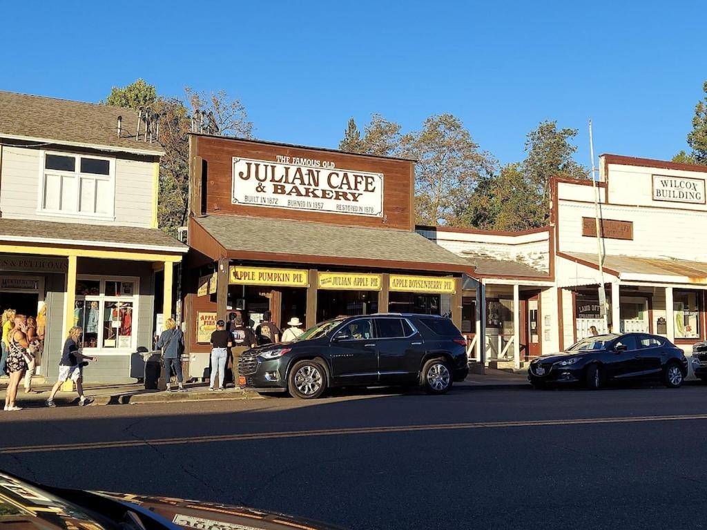 Julian House Of Games Βίλα Εξωτερικό φωτογραφία